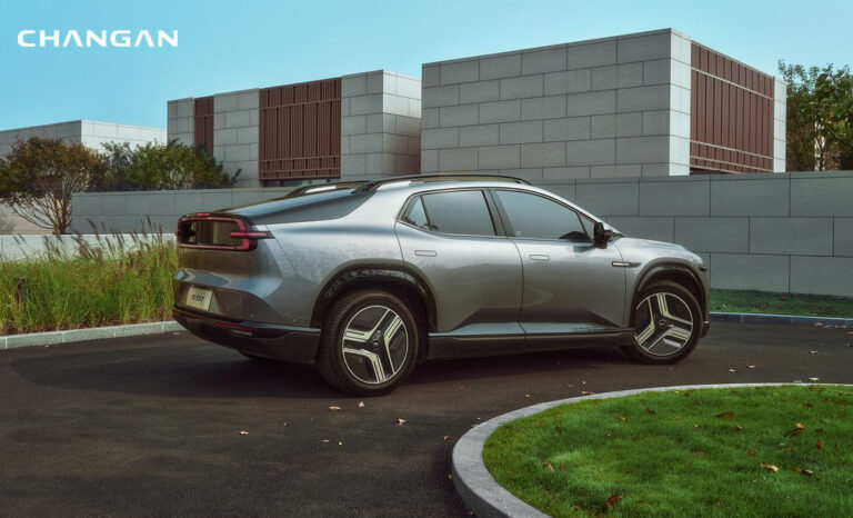 Changan Nevo E07 deliveries begin: an electric SUV and a real-life transformer