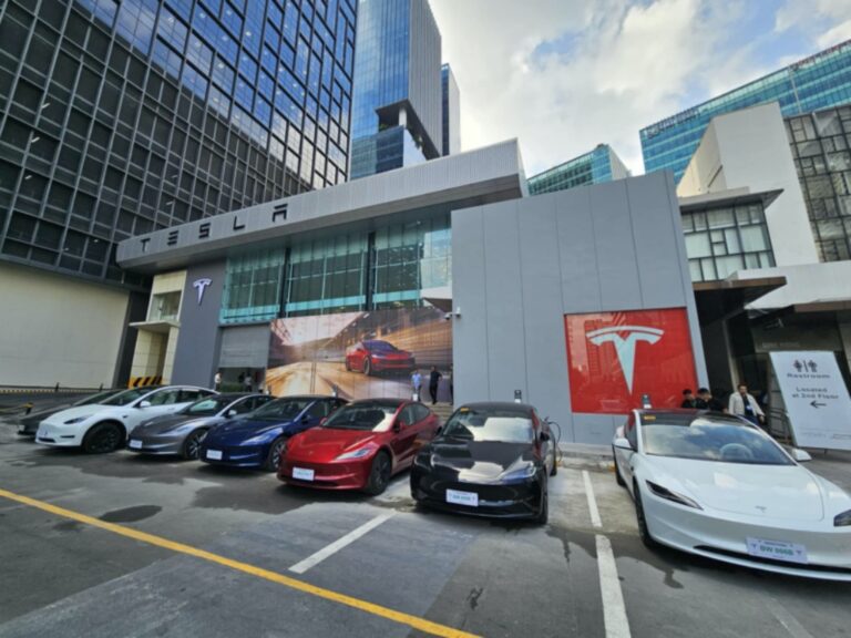 Tesla Motors Philippines Opens BGC Experience Centre